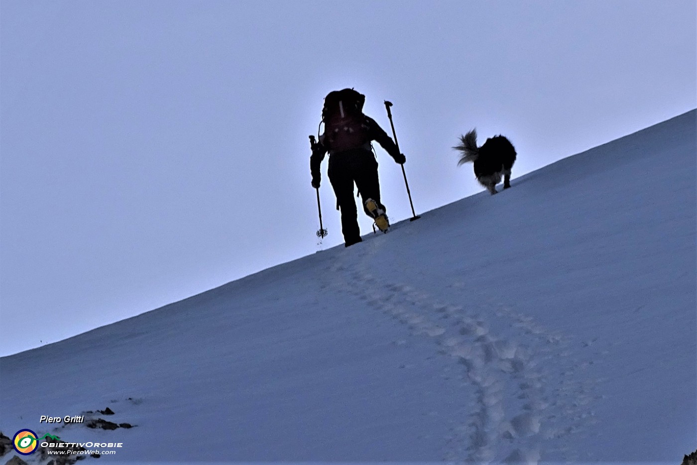 44 Susi con Nika in cima al canalino.JPG